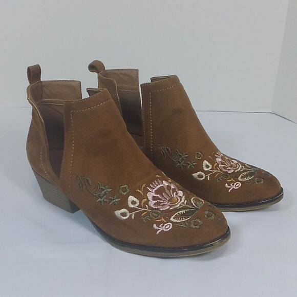 Olivia Miller Embroidered Suede Floral Ankle Booties Boho Rosewood Sz 8 - Picture 1 of 8